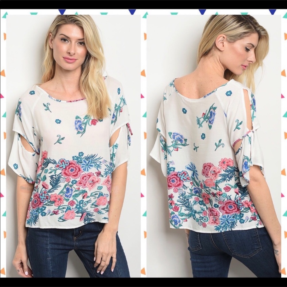 ✨Cold Shoulder Floral Blouse✨